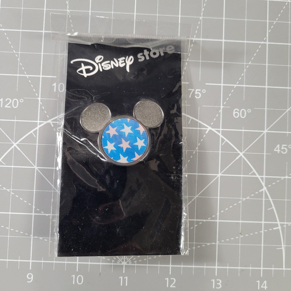 Disney Store Mickey Mouse Lenticular Collector Pin Flag Stars Stripes NIP